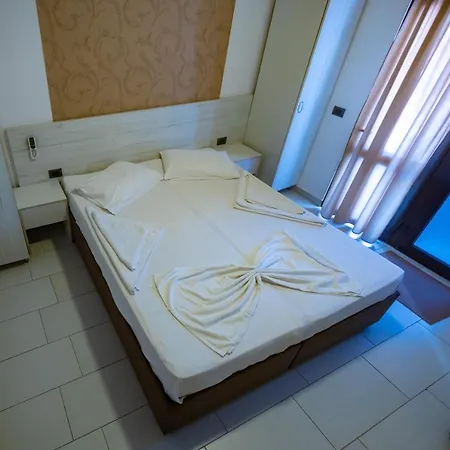 Metropolis Palace Hotel 3*