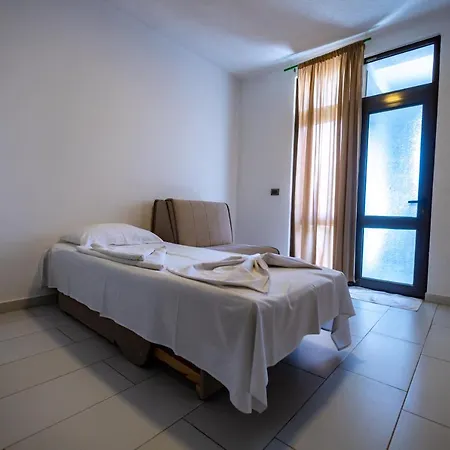 Metropolis Palace Hotel Durrës