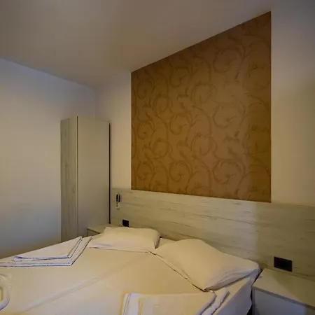 Hotel Metropolis Palace 3*