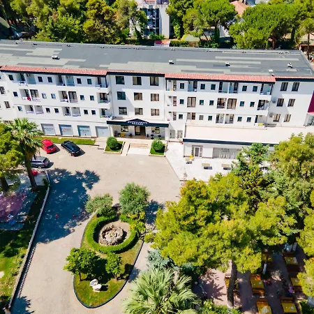Hotel Metropolis Palace 3*