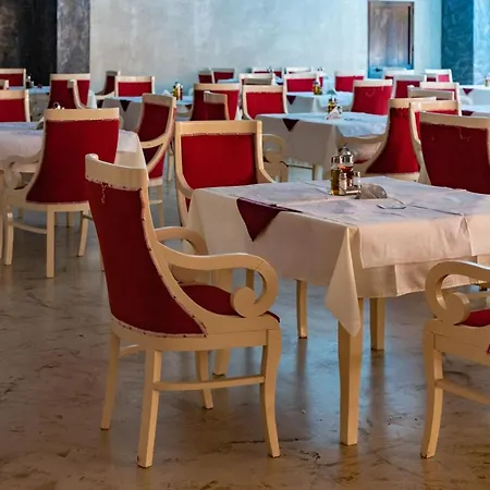 Metropolis Palace Hotel Durrës
