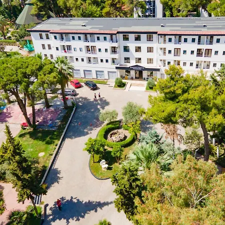 Metropolis Palace Hotel
