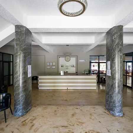 酒店 Metropolis Palace