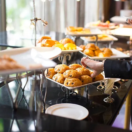 Metropolis Palace Hotel 3*