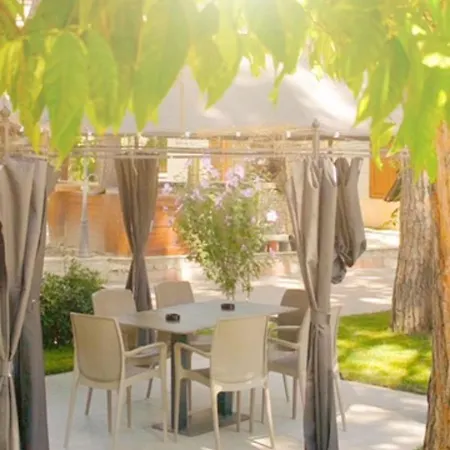 Metropolis Palace Hotel 3*
