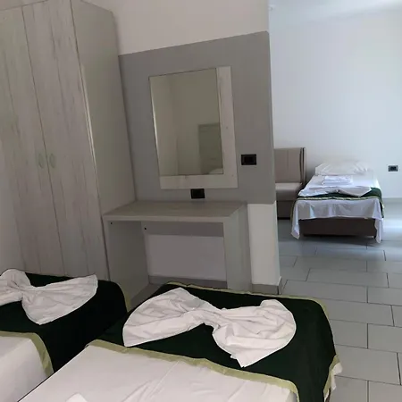 Metropolis Palace Hotel