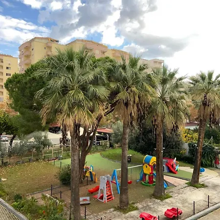 Metropolis Palace Hotel
