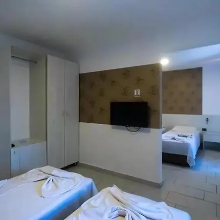 Metropolis Palace 3* Durrës
