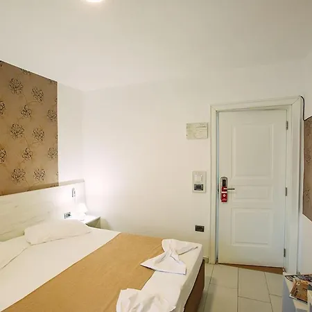 Metropolis Palace 3* Durrës
