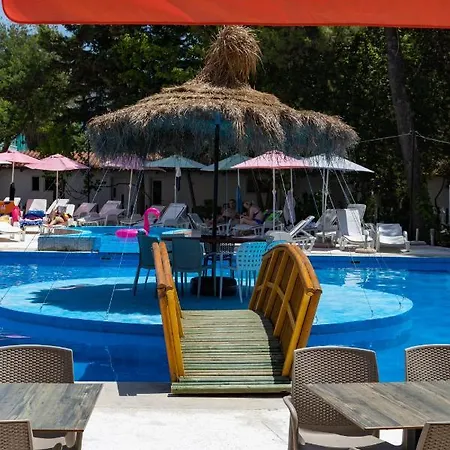 Metropolis Palace 3* Durrës