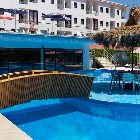 Metropolis Palace Hotel
